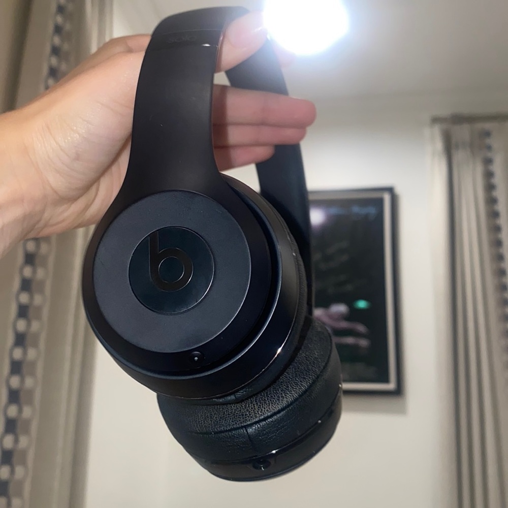 Beats Solo 2 (Wired and Wireless) On-Ear Headphones by Dre